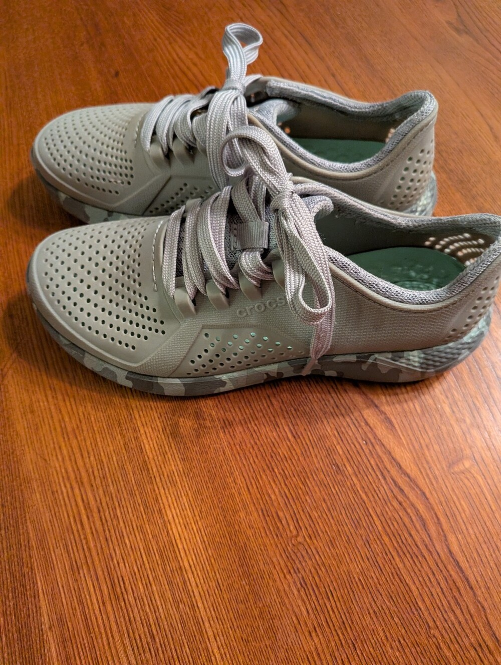 Women's CROCS LiteRide Athletic Sneakers in Olive/Gray, Size 6, NWOB